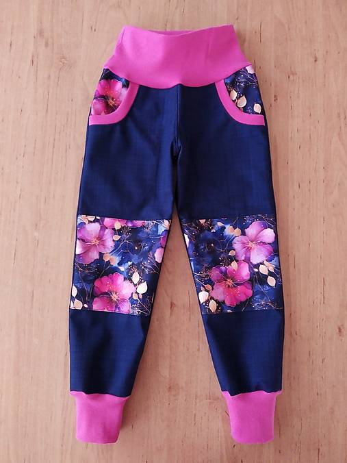 Detské oblečenie - Softshellové nohavice kvety  - 17826937_