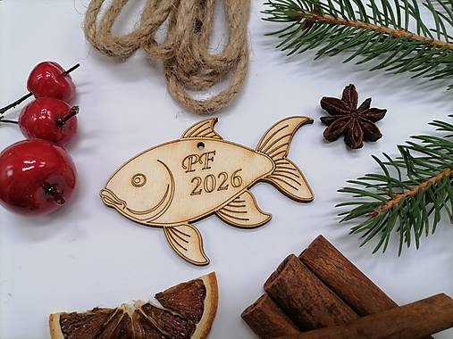 Dekorácie - Ozdoba na stromček kapor PF 2026 - 17827106_