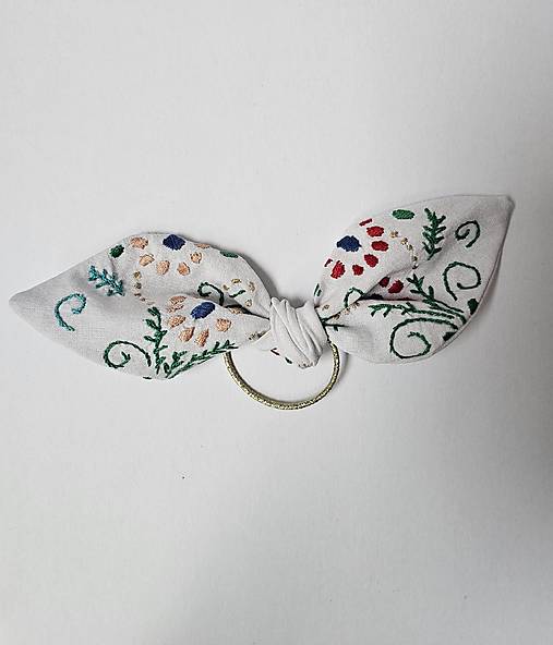 Ozdoby do vlasov - Gumička do vlasov s vyšívanou mašľou - 17828206_