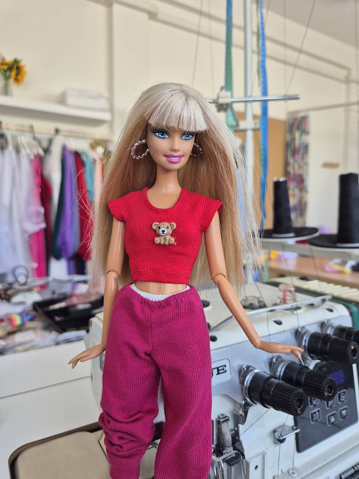 Červené tričko s medvedíkom pre Barbie