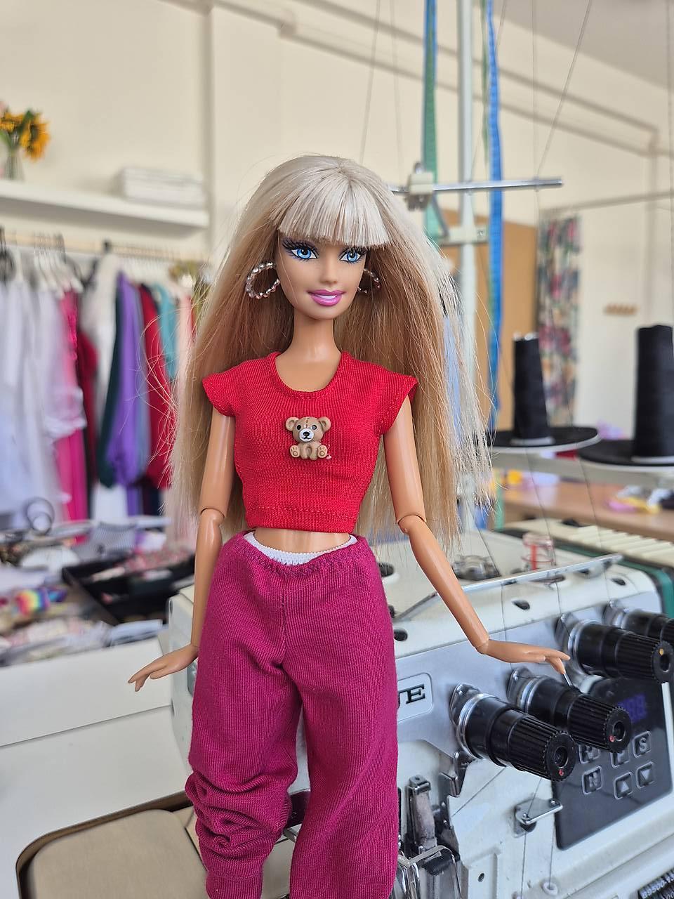 Červené tričko s medvedíkom pre Barbie