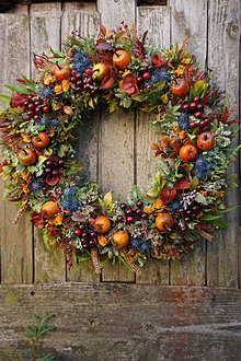 Dekorácie - Jesenný veniec s jabĺčkami - 17828959_