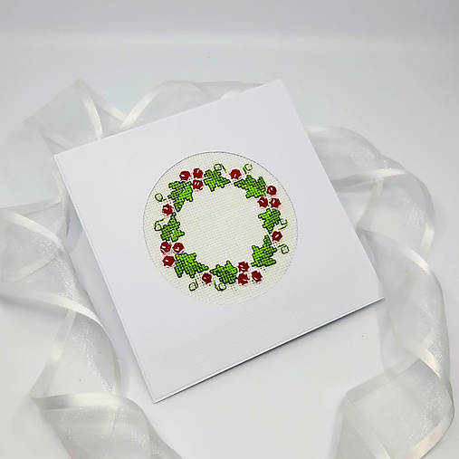 Papiernictvo - Vianočný veniec z cesmíny - folk vyšívaný pozdrav - 17828580_