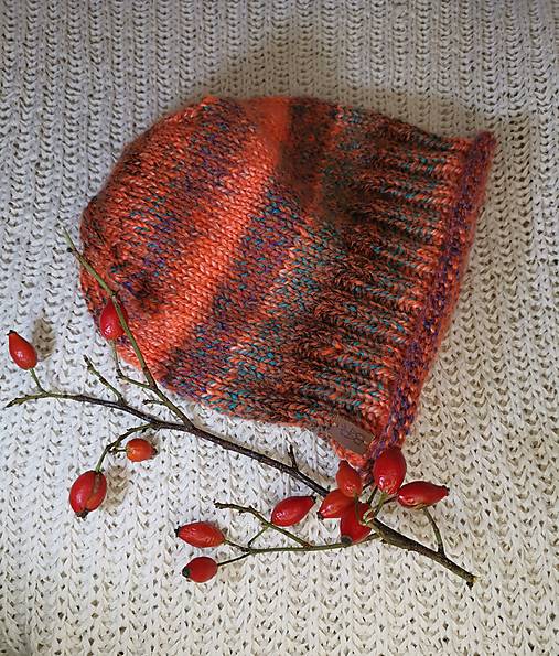 Čiapky, čelenky, klobúky - Ručne pletená ombré čiapka z vlnenej zmesi- oranžová - 17830638_