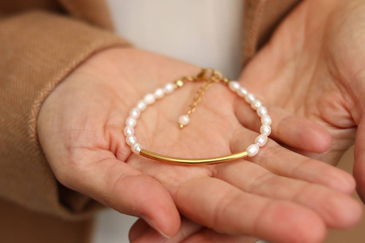 Perlový náramok s trubičkou