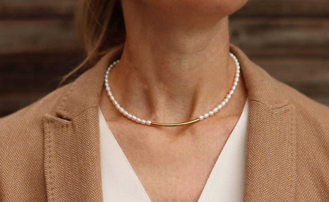 Perlový náhrdelník s trubičkou