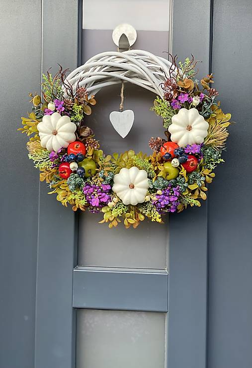 Jesenný veniec 35cm na bielom prútenom základe dekorácia na dvere Venček J2