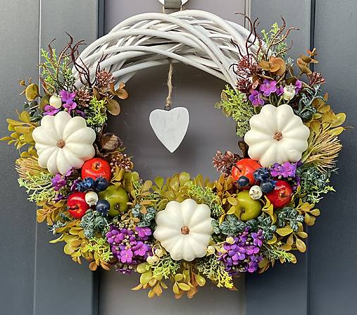 Jesenný veniec 35cm na bielom prútenom základe dekorácia na dvere Venček J2