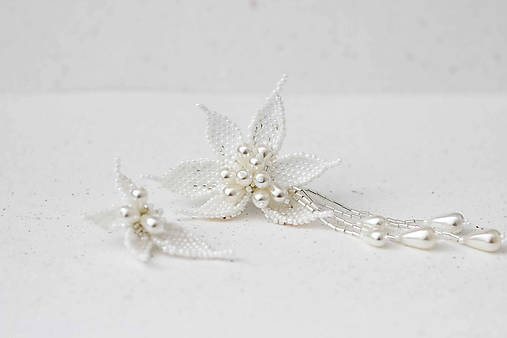 Kvetinové svadobné náušnice Olívia (Kvetinové náušnice s perlami /rôzne veľkosti/)