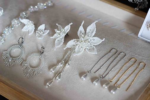 Kvetinové svadobné náušnice Olívia (Kvetinové náušnice s perlami /rôzne veľkosti/)