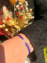 Náramky - Šnúrkový náramok so srdiečkom - 17832506_