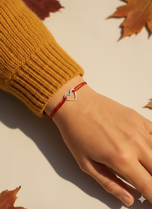 Náramky - Šnúrkový náramok so srdiečkom - 17832498_