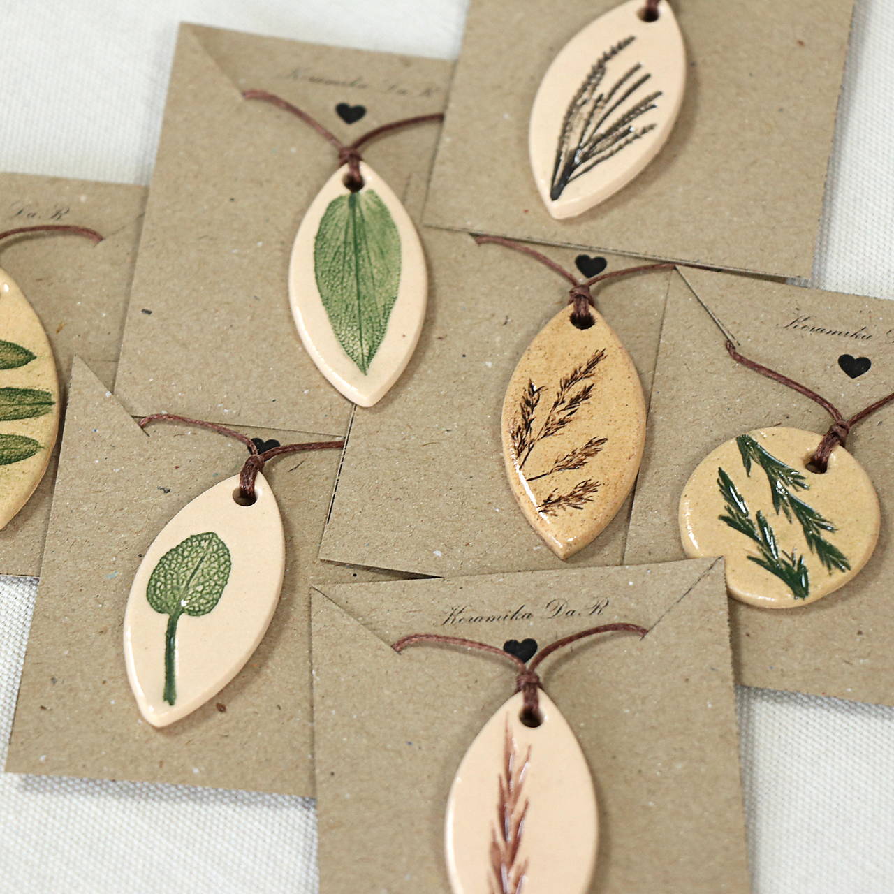 Keramický prívesok Rastlinky