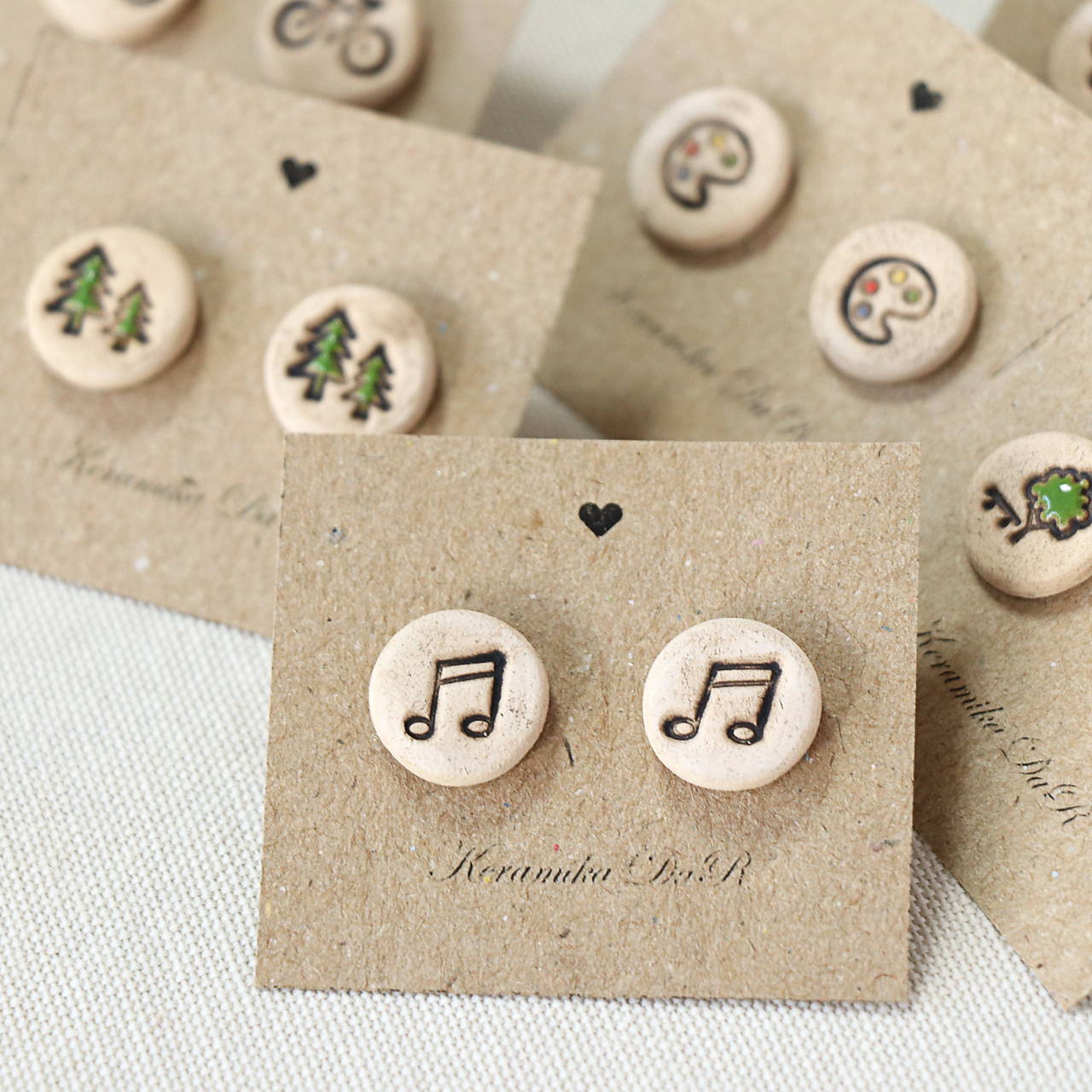 Keramické náušnice s hravými motívmi