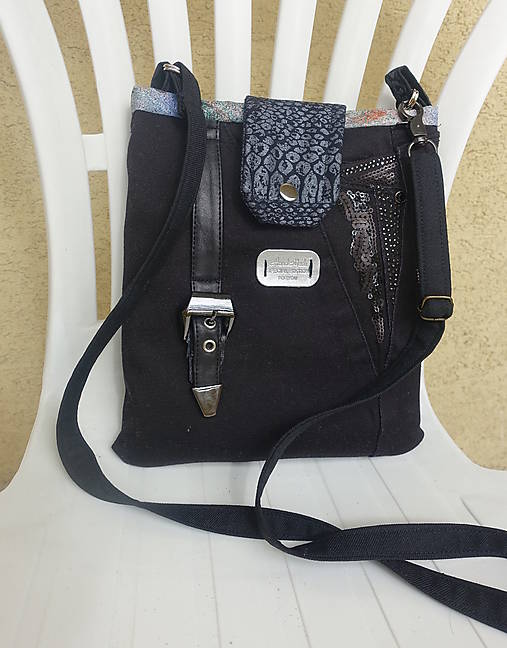 Kabelky - originálna malá, čierna, kabelka crossbody 23x20cm - 17833770_