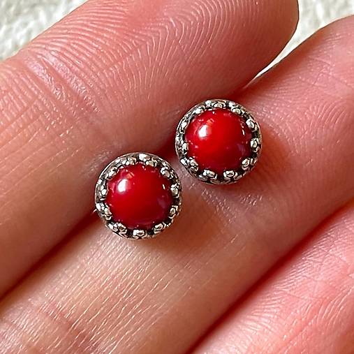 Filigree Red Coral Earrings Ag925 / Strieborné napichovacie náušnice s prírodným koralom A0015