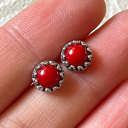 Filigree Red Coral Earrings Ag925 / Strieborné napichovacie náušnice s prírodným koralom A0015