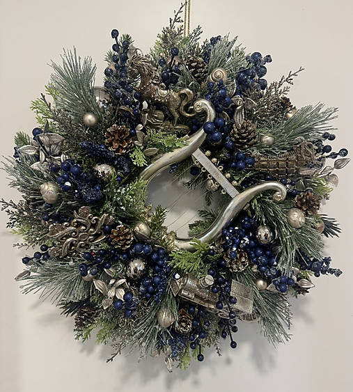 Dekorácie - Modrostrieborný luxusný vianočný veniec - 17837306_