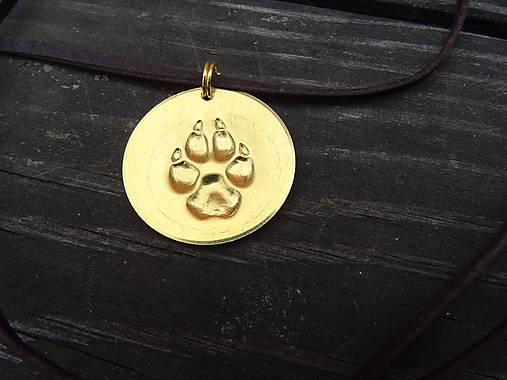 Náhrdelníky - 042-96 Stopa vlka medaila mosadz - 17836647_