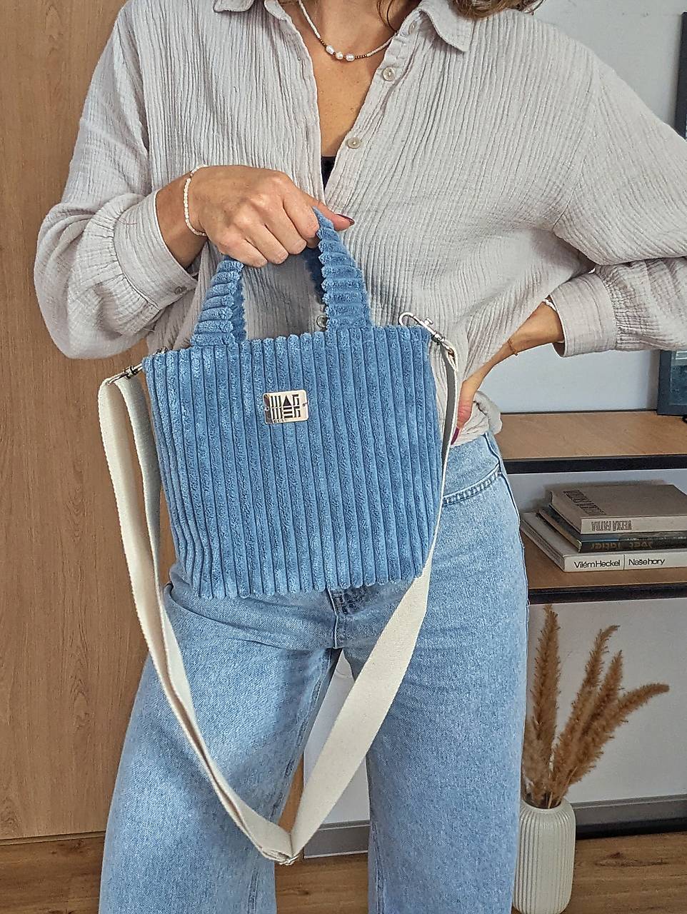 Menčestrová kabelka  L I N A - bledomodrá