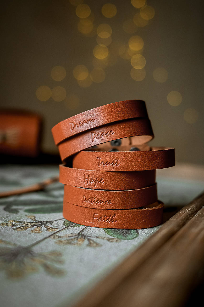 Kožený náramok (dámsky) - písaný text