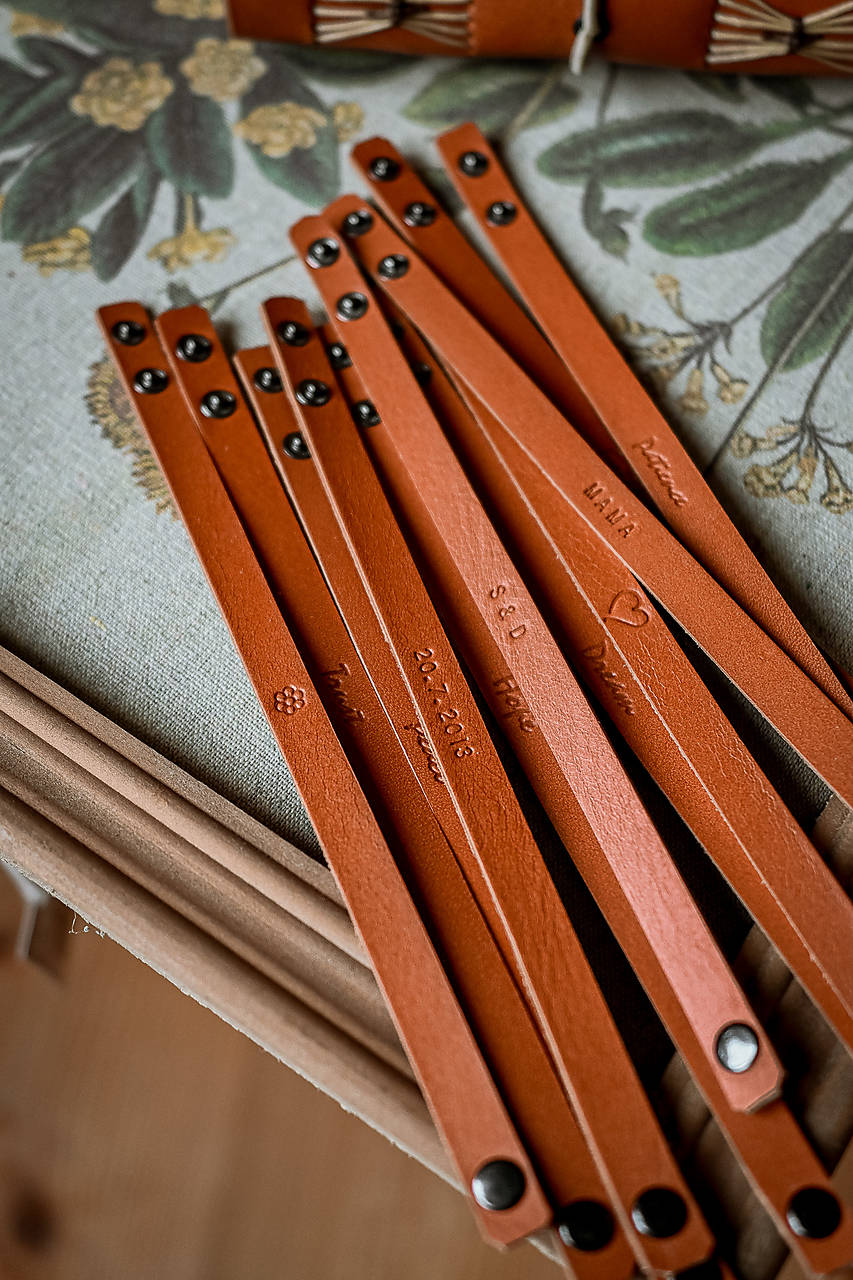 Kožený náramok s textom na želanie