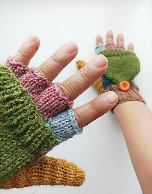 Rukavice - Rukavice otváracie so zelenou a oranzovym gombíkom - 17838277_