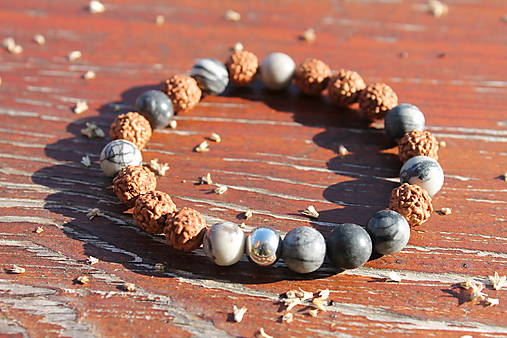 Spätý s prírodou _Rudraksha line Náramok