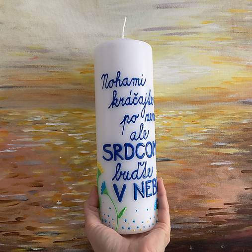 Maľovaná svieca s nápisom "Nohami kráčajte po zemi, srdcom buďte v nebi" 2 (biela, 25 cm)