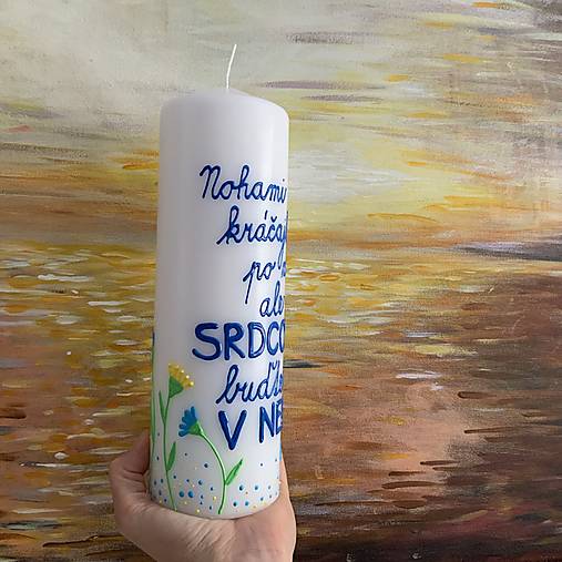 Maľovaná svieca s nápisom "Nohami kráčajte po zemi, srdcom buďte v nebi" 2 (biela, 25 cm)