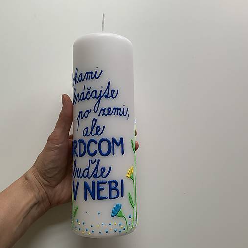 Maľovaná svieca s nápisom "Nohami kráčajte po zemi, srdcom buďte v nebi" 2 (biela, 25 cm)
