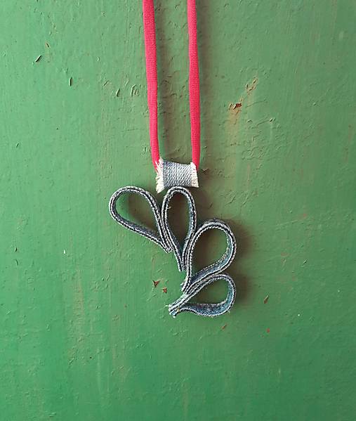 Náhrdelníky - Výrazný Náhrdelník pre odvážne - denim - upcyklovaný - 17838851_