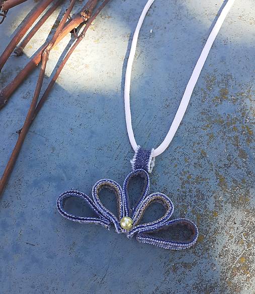 Náhrdelníky - Výrazný Náhrdelník pre odvážne - denim - upcyklovaný - 17838863_