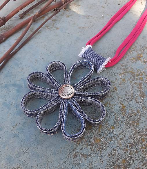 Náhrdelníky - Výrazný Náhrdelník pre odvážne - denim - upcyklovaný - 17838893_