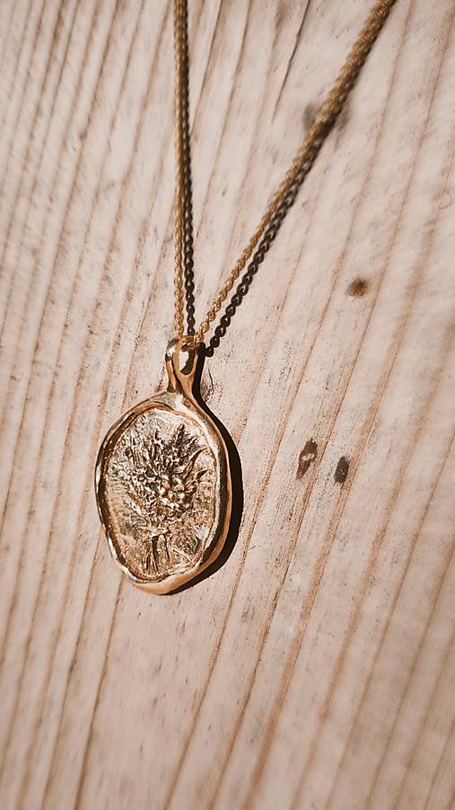 Prívesok kytica z bronzu - lúčne ticho 