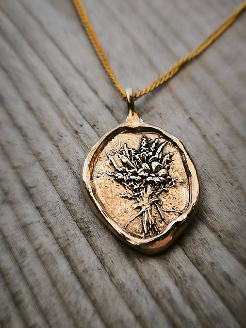 Prívesok kytica z bronzu - lúčne ticho 