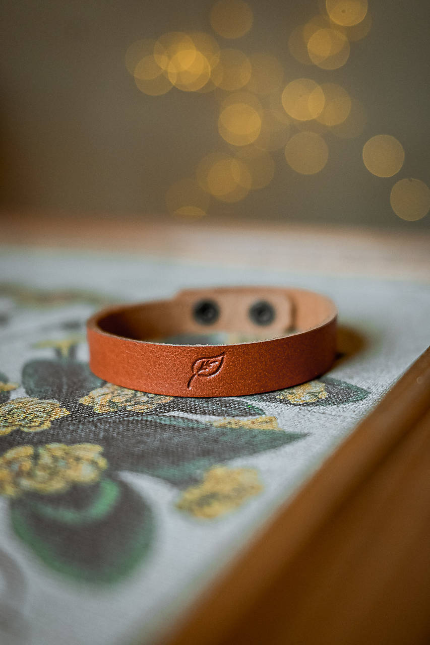 Kožený náramok - lístok