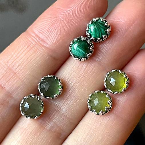 Filigree Vezuvianite Earrings Ag925 / Strieborné napichovacie náušnice s prírodným vezuvianom A0015