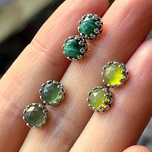 Filigree Vezuvianite Earrings Ag925 / Strieborné napichovacie náušnice s prírodným vezuvianom A0015