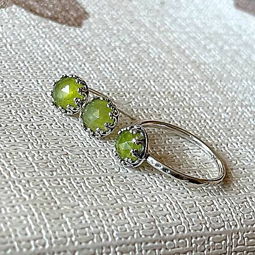 Filigree Vezuvianite Earrings Ag925 / Strieborné napichovacie náušnice s prírodným vezuvianom A0015