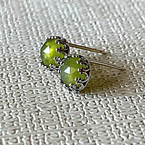 Filigree Vezuvianite Earrings Ag925 / Strieborné napichovacie náušnice s prírodným vezuvianom A0015