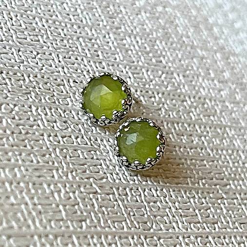 Filigree Vezuvianite Earrings Ag925 / Strieborné napichovacie náušnice s prírodným vezuvianom A0015