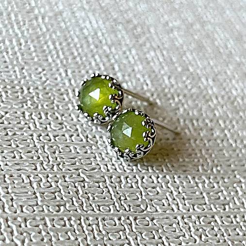 Filigree Vezuvianite Earrings Ag925 / Strieborné napichovacie náušnice s prírodným vezuvianom A0015