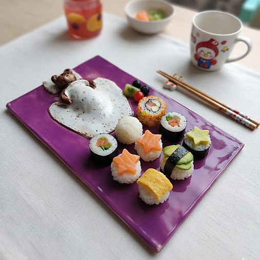 Nádoby - Veselý Sushi tanierik s mackom - Fialový - 17842972_