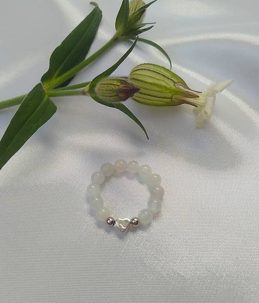 Prstene - Prsteň mesačný kameň so strieborným Ag925 srdiečkom - 17842867_