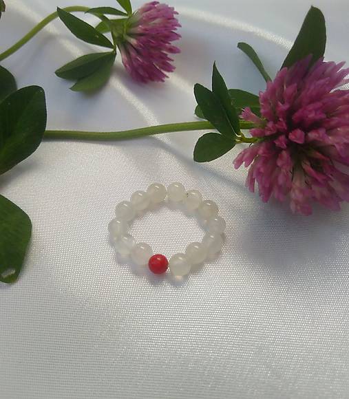 Prstene - Prsteň mesačný kameň s červeným koralom - 17842973_