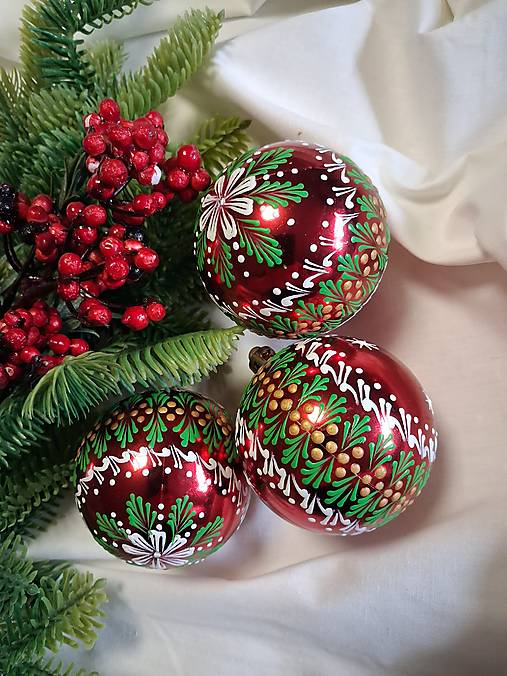 Dekorácie - Vianočné gule zdobené voskom zeleno-zlato-biele.... - 17841982_