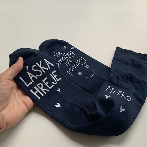 Maľované ponožky s nápisom “LÁSKA HREJE, ale ponožky sú ponožky :) sada tmavomodrých