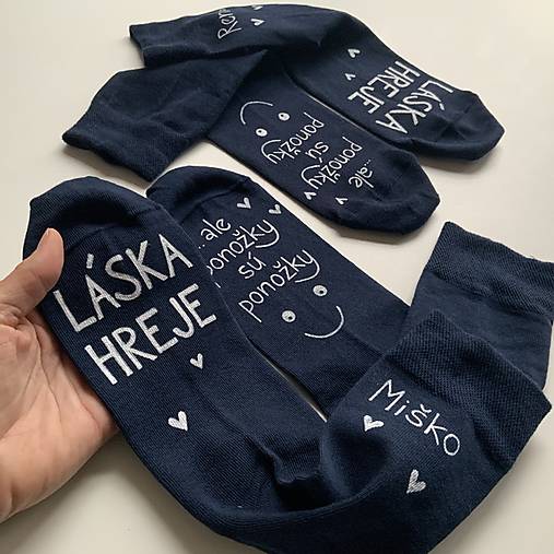 Maľované ponožky s nápisom “LÁSKA HREJE, ale ponožky sú ponožky :) sada tmavomodrých