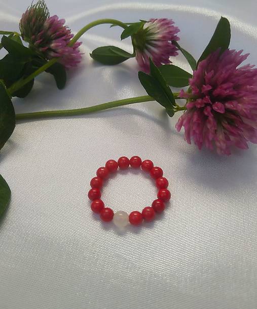 Prstene - Prsteň koral s mesačným kameňom - 17843428_